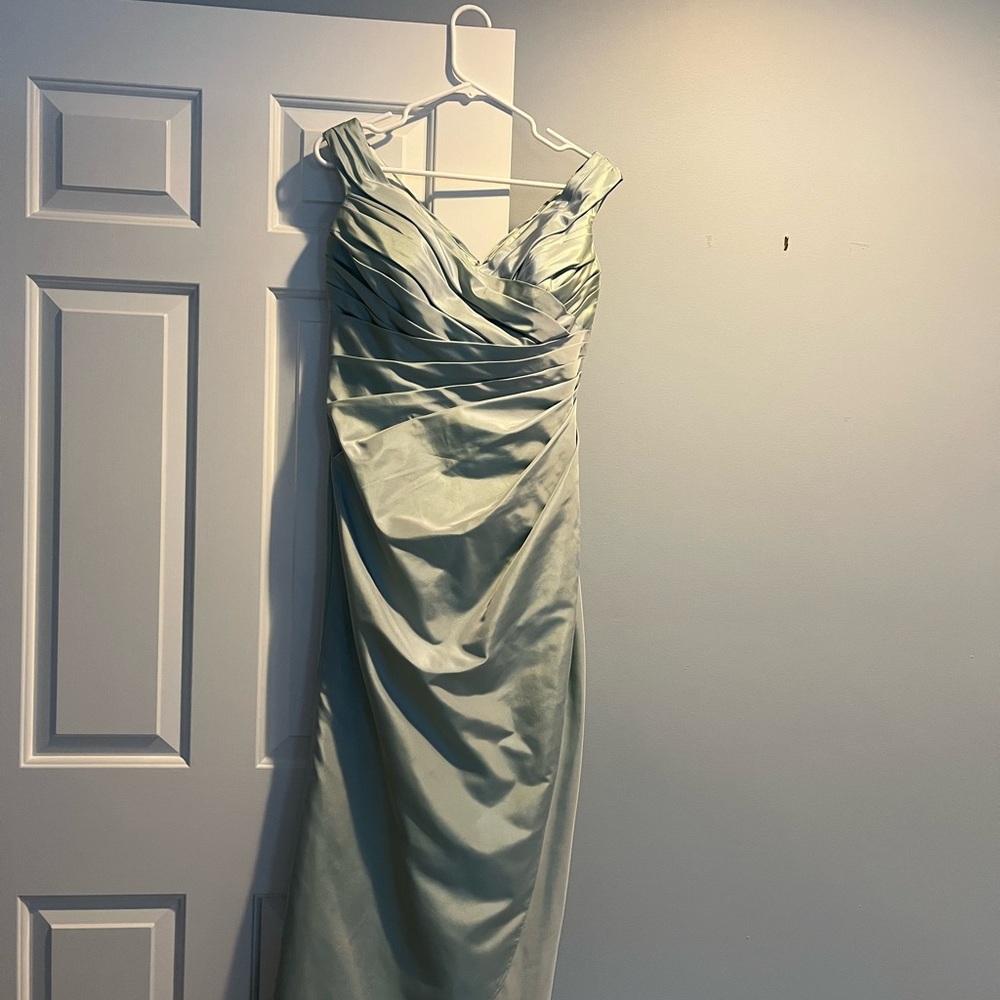 Elegant Green Evening Gown